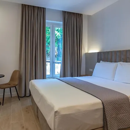 Gg Spagna Luxury Hotel