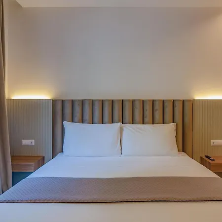 Gg Spagna Luxury Hotel