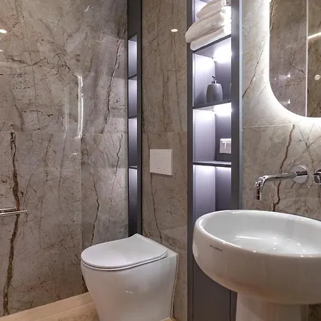 Gg Spagna Luxury Hotel